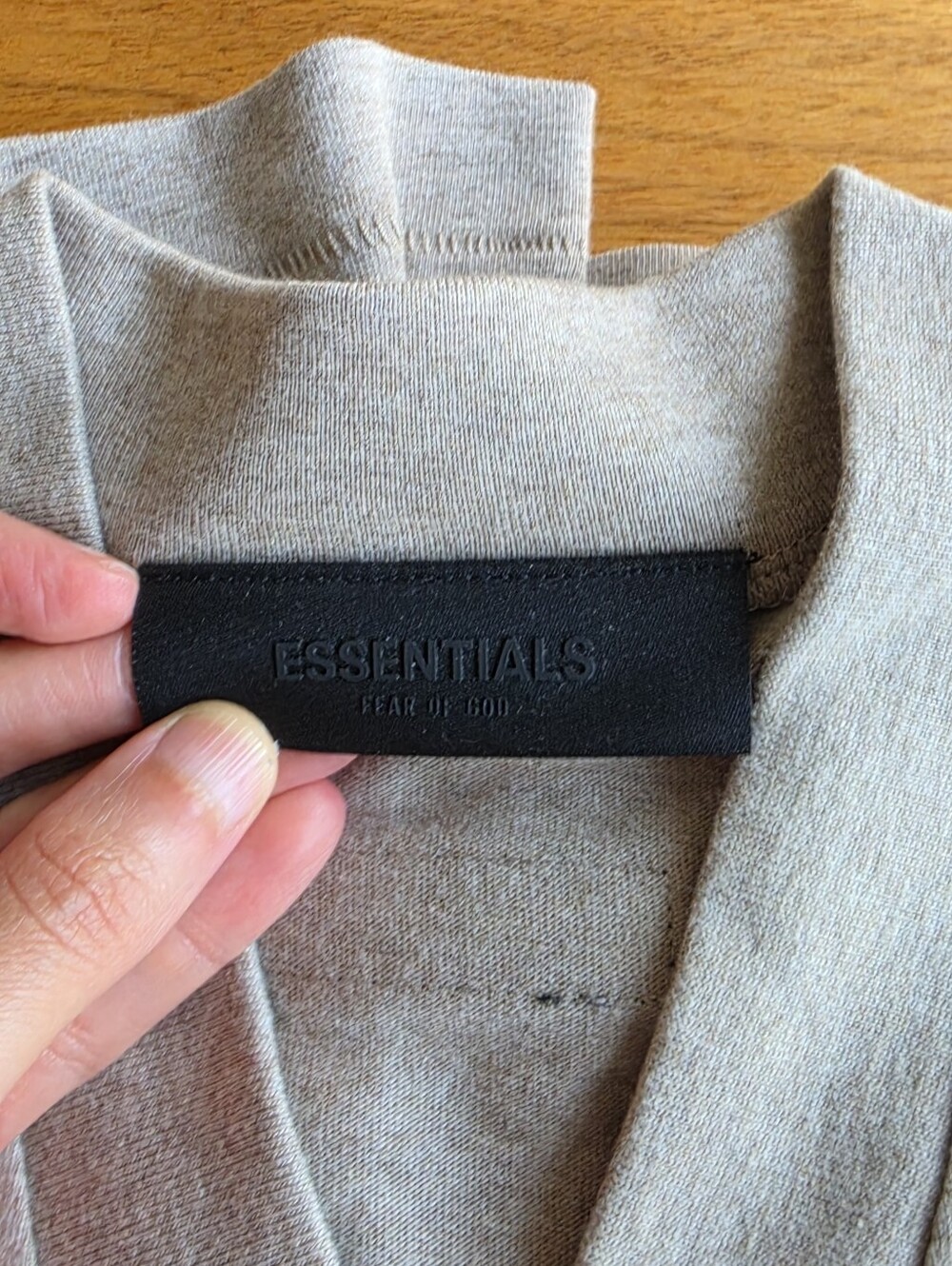 ESSENTIALS Fear of God Men's Dark Oatmeal Beige Logo T-Shirt Size L - Picture 3 of 11